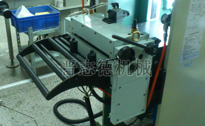 機(jī)械、氣動(dòng)一體式NC送料機(jī)